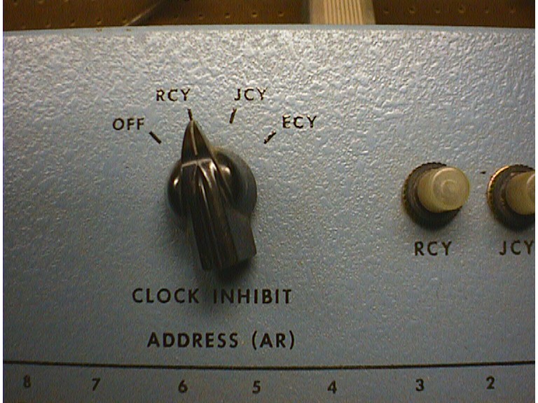 blue-panel-clock-knob.jpg (127462 bytes)