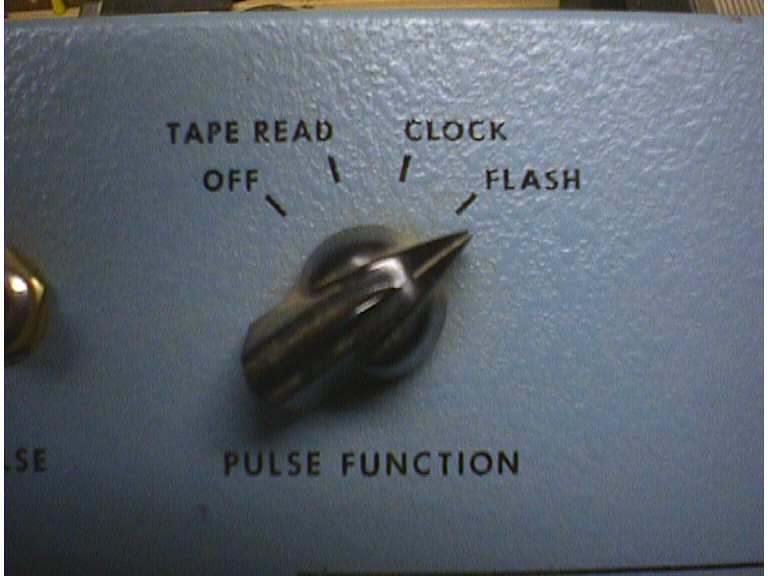 blue-panel-pulse-knob.jpg (100890 bytes)